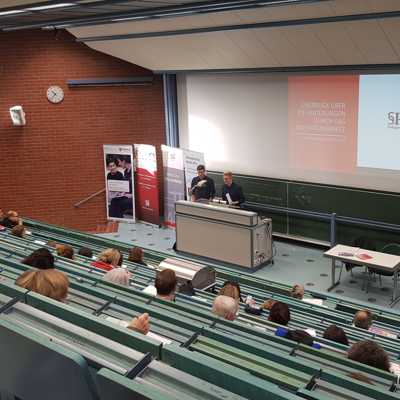 Die Refugee Law Clinic Trier (RLC) berichtet über die Gesetzesänderung im Rahmen des Migrationspaktes. Foto: RLC Trier