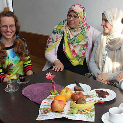 Im Bürgerhaus Trier-Nord kommen Flüchtlinge und Stadtteilbewohner im „Café Welcome“ ins Gespräch. 