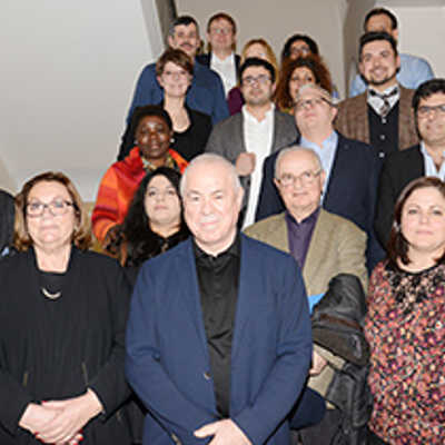 Nach der konstituierenden Sitzung des neugewählten Migrationsbeirats treffen sich die Mitglieder zu einem Gruppenfoto mit OB Wolfram Leibe (2. v. l.) im Rathaus. 