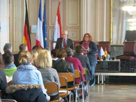 Oberbürgermeister Dominique Gros aus Metz und die Moderatorin Lisa Huth